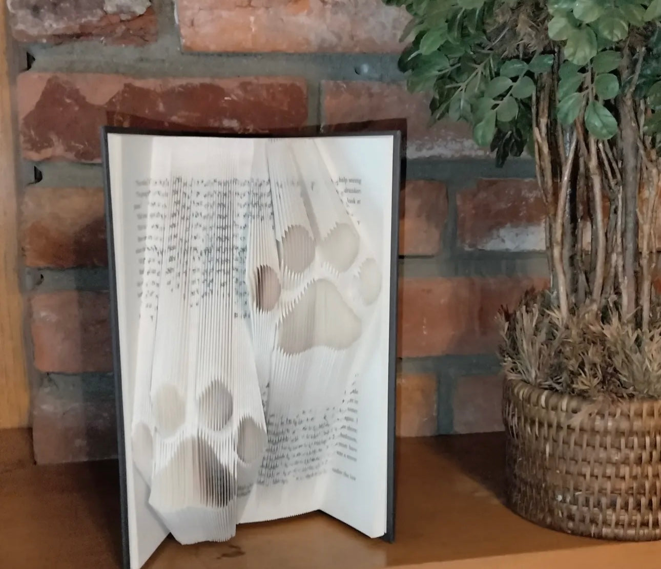 Sculpted Paw Prints Book