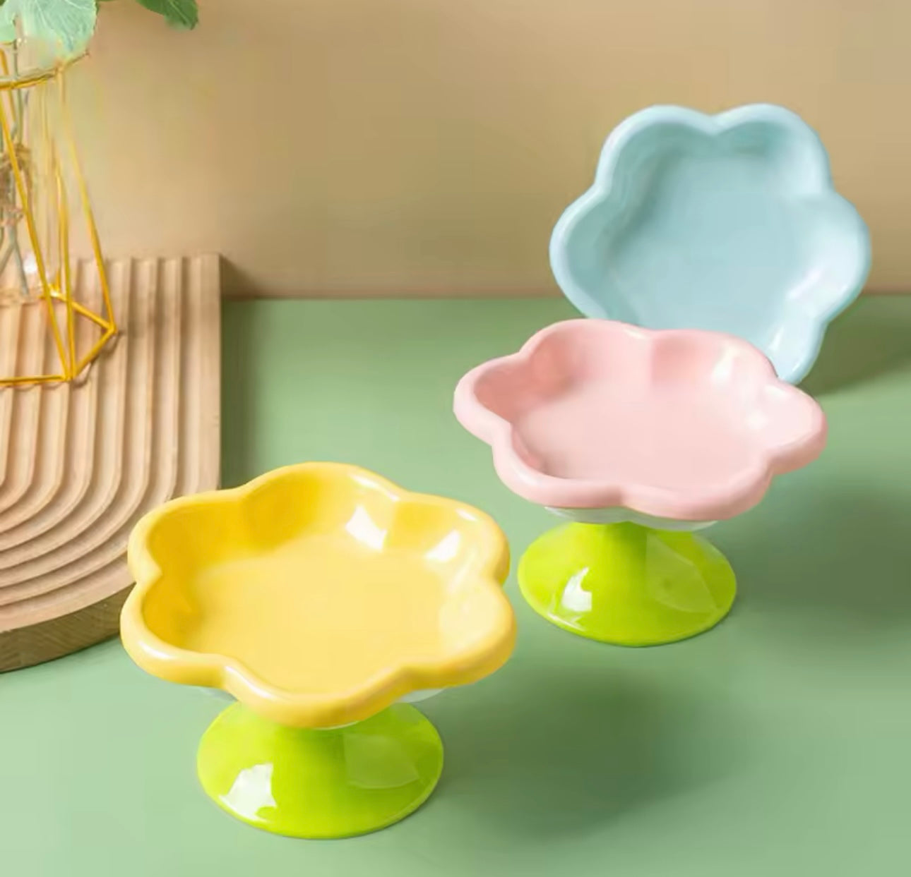 Flower Shape Elevated Ceramic Cat Food Dish